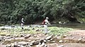 Pesca en el río juramento cerca del dique El Tunal.jpg