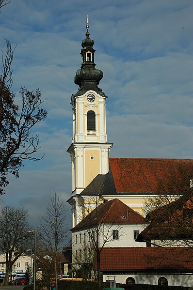 File:Pfarrkirche Mariä Himmelfahrt, Zell an der Pram.jpg