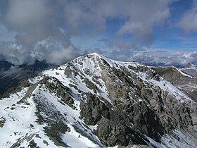 Widok Piz Cristanas z Piz Rims na wschód.