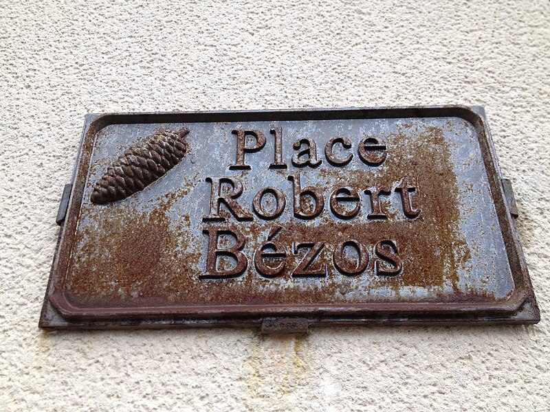 File:Place Robert-Bézos de Brocas.jpeg