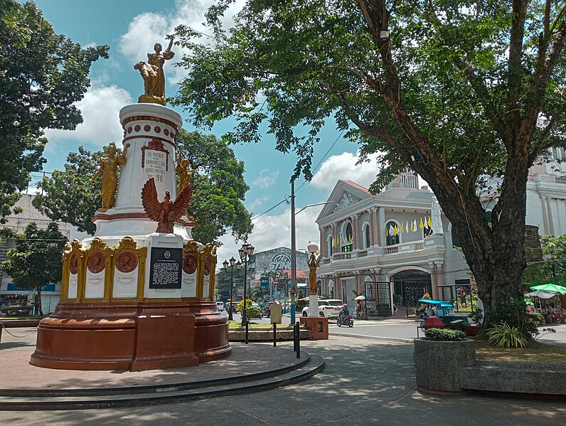 File:Plaza Quince Martires, Naga City, August 2023.jpg