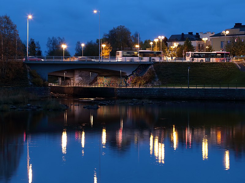 File:Pokkisenväylä Bridge Oulu 20171013.jpg