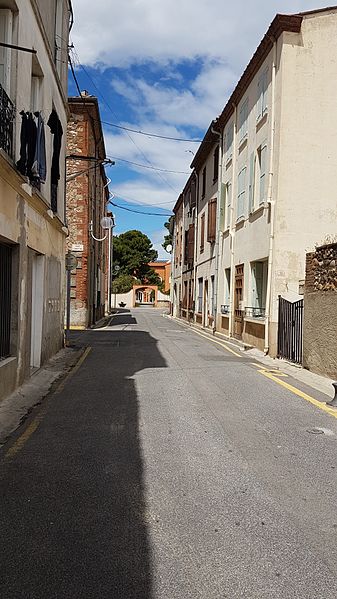 File:Ponteilla - Avenue de la Gare.jpg