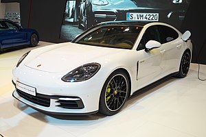 Porsche Panamera 4 E-Hybrid (MSP17).jpg
