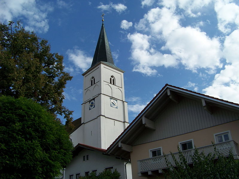 File:Postmünster-Kirchplatz-2-Kirche-Sankt-Benedikt.jpg