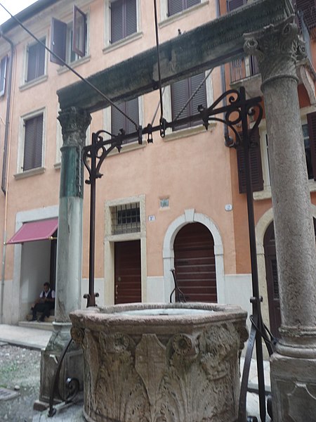 File:Pozzo antico - Wikigita Verona 22-09-2018 f02.jpg