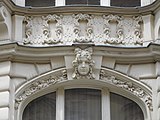 Praha - Josefov, Široká 15, Dům U tří mušketýrů, detail balkonu