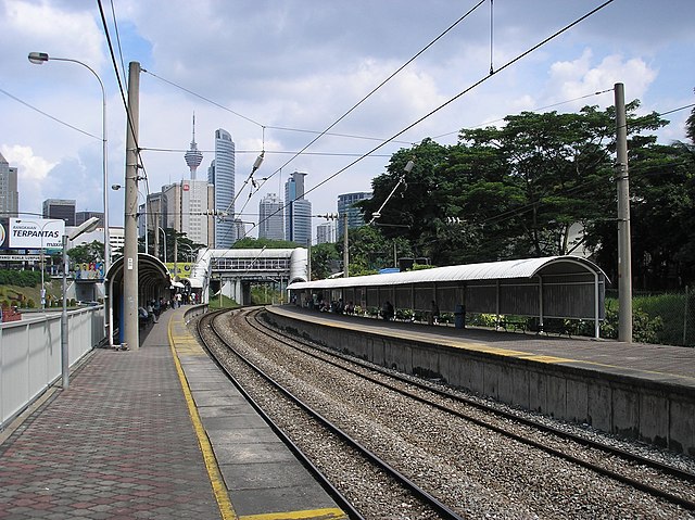 Putra Komuter station, an example of early design of a station prior to canopy upgrade