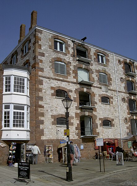 File:Quay warehouses - geograph.org.uk - 4215599.jpg