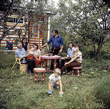 RIAN archive 487609 Boleslav Telichan's family at summer house.jpg