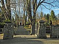Friedhofseinfriedung mit Toranlage (Einzeldenkmal zu ID-Nr. 09301673)