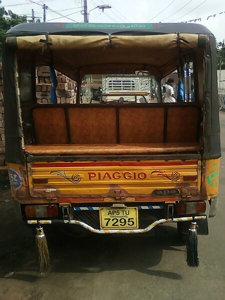 File:Rear view of an Auto rickshaw at Kakinada 01.jpg