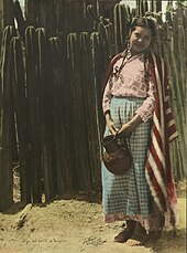 Hand-colored photography by Luis Marquez (photographer), 1937. Mexico Redandwhiterebozo.jpg