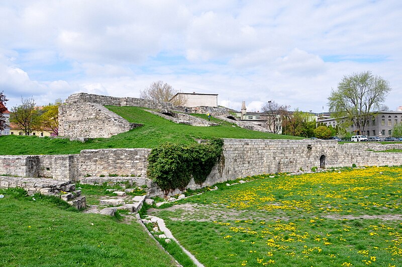 File:Roman amphitheatre (for the military), Budapest 06.JPG