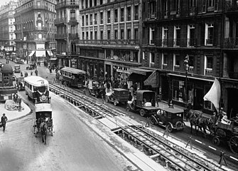 Encombrements de la circulation par les tramways : rue La Fayette (1927), photographie de l'agence Meurisse.