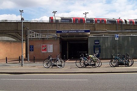 Ruislip Gardens Station.jpg