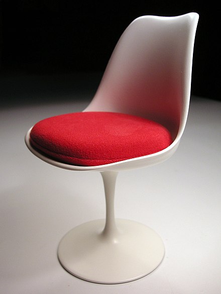 Saarinen's tulip chair and seat cushion designed in 1956, now housed in the Brooklyn Museum