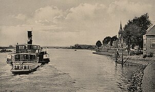 Een salonraderboot van Fop Smit & Co bij Alblasserdam