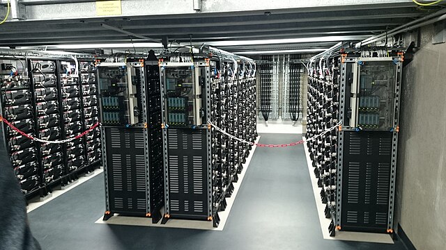 Battery storage power plant at Schwerin (interior view 2014, modular rows of accumulators)