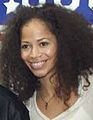 Sherri Saum interpreta Ellie Whedon.