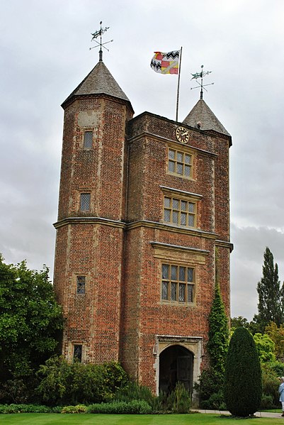 File:Sissinghurst Castle, tower, (7).JPG