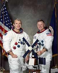 Porträt der Skylab-Rettungsmannschaft (von links nach rechts: Vance Brand und Don Lind)