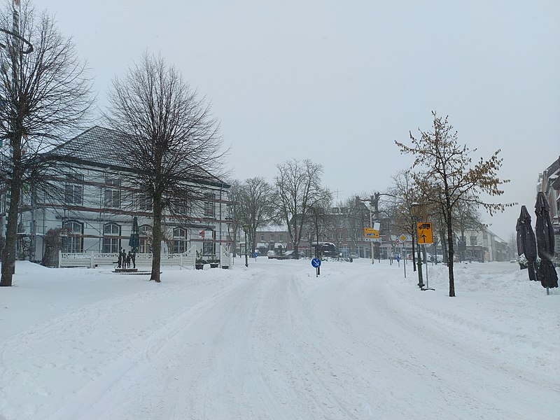 File:Snow in Elten 133548.jpg