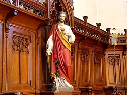 Stalles du choeur et statue "Sacré-Coeur de Jésus" (XIXe)