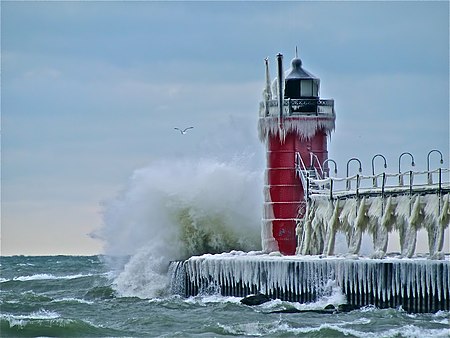 South Pier Lighthouse at South Haven, MI.jpg