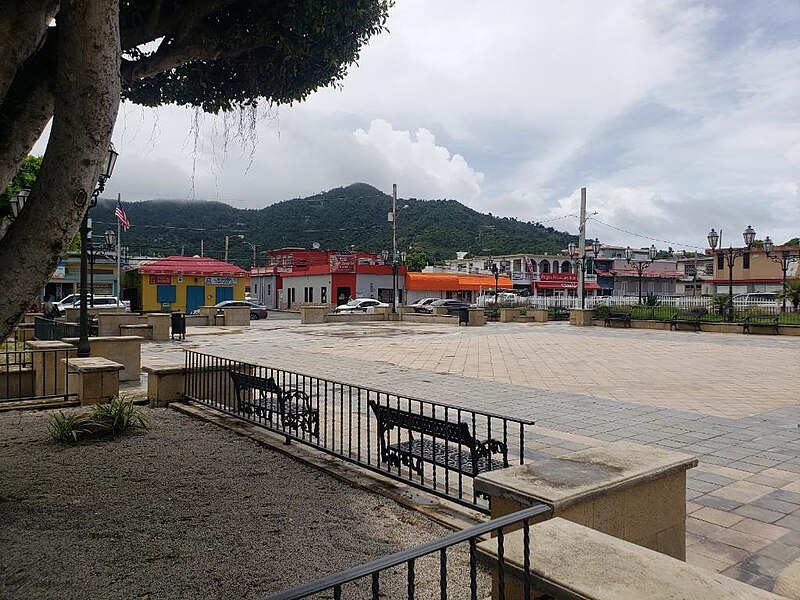 File:Square in Maunabo, Puerto Rico.jpg