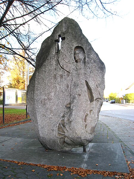 File:St.Johann-von-capistran Denkmal Muenchen.jpg