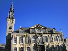 Stadhuis met links de toren van het Belfort