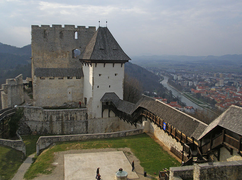 File:Stari Grad Celje (26024096096).jpg