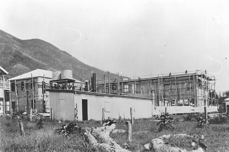 File:StateLibQld 1 388933 Hotel Tully under construction, 1926.jpg