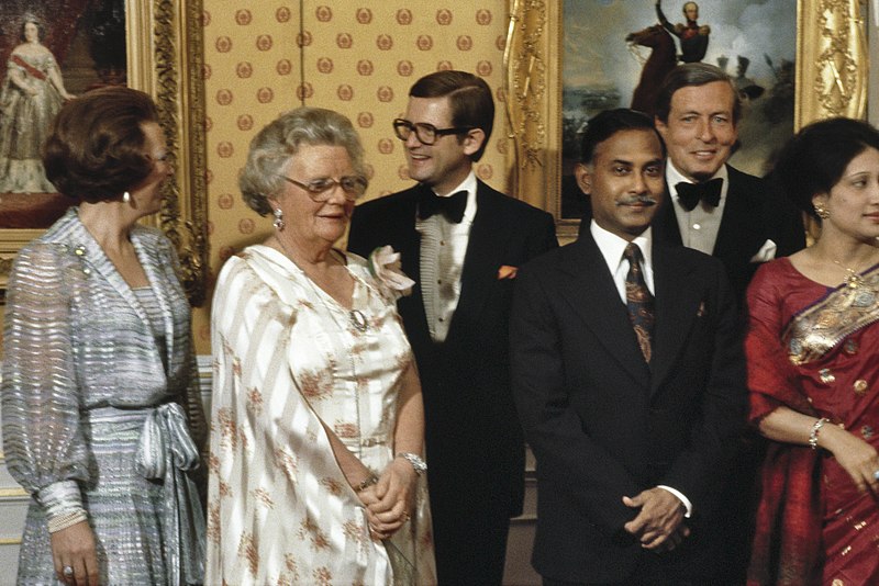 File:Statiefoto Koninklijke Familie en President Ziaur Rakm (Bangladesj) en echtgenot, Bestanddeelnr 253-8087.jpg