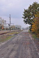 Station Brugge-Dijk, met links lijn 51 en op de voorgrond de opgebroken lijn 201. Even verderop sloot lijn 201 aan op lijn 51.