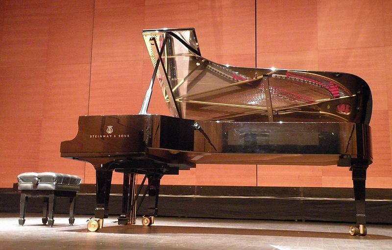 File:Steinway à Leipzig - cropped.jpg