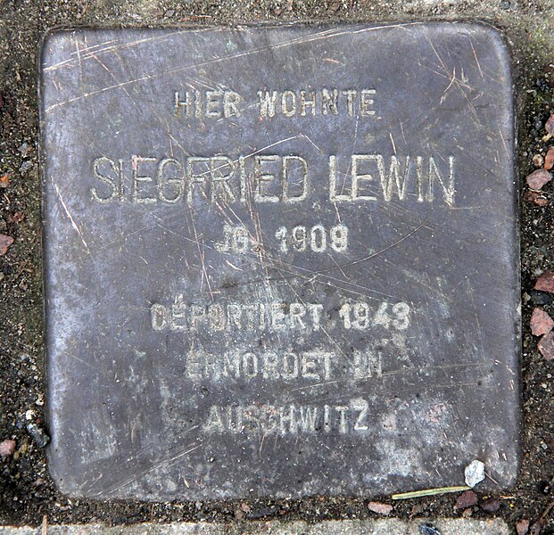 File:Stolperstein Lichtenberger Str 32 (Mitte) Siegfried Lewin.jpg