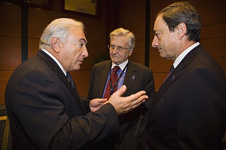 Draghi (right) with Dominique Strauss-Kahn and Jean-Claude Trichet