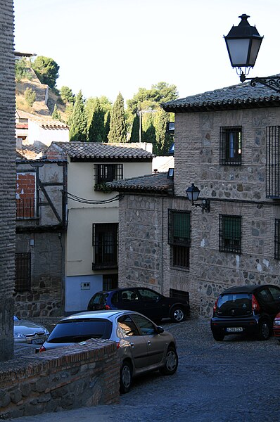 File:Street in Toledo 2.jpg