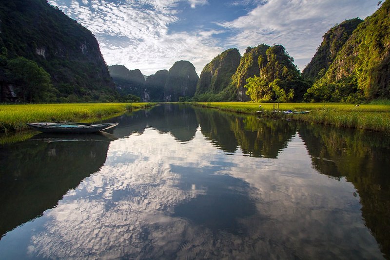 File:Tam Coc Rice Valley (8756354342).jpg