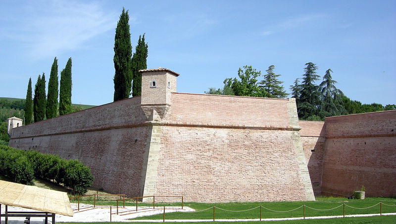 File:Terra del sole, mura 02 bastione.JPG