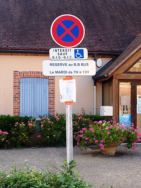 File:Thorigny-sur-Oreuse-FR-89-mairie-22.jpg