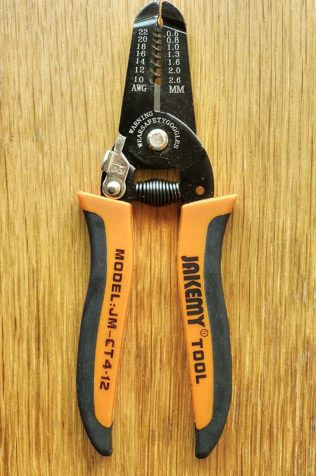 What a Wire Stripper Is and How to Use It