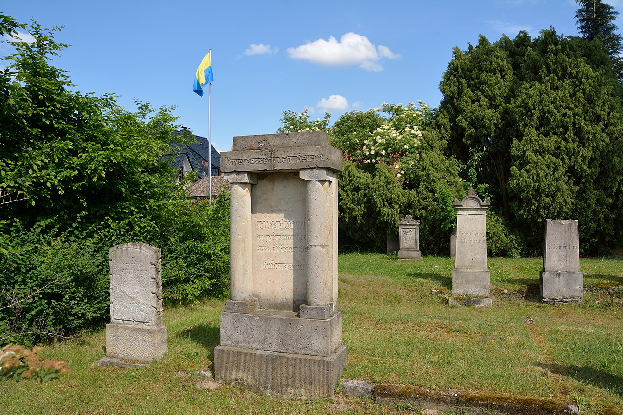 Uelzen - Jüdischer Friedhof NIK 6195.JPG
