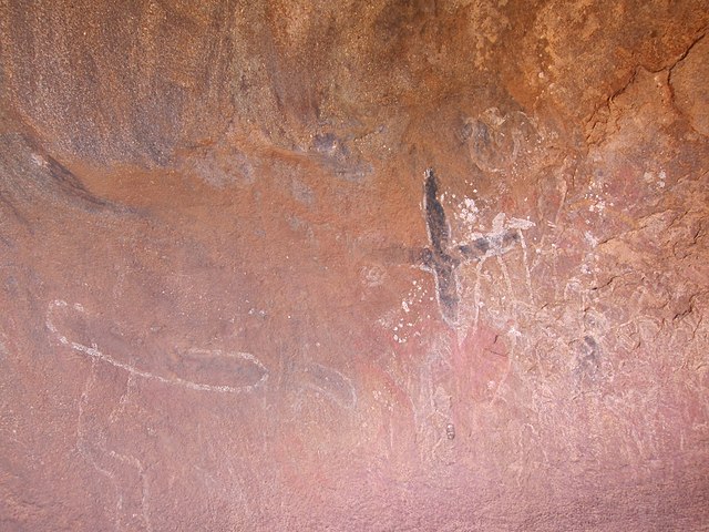 File:Uluru_petroglyphs_IV.jpg