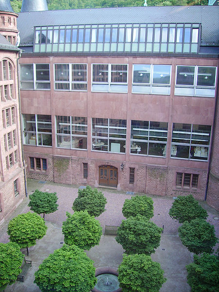 File:Universitaetsbibliothek Heidelberg Innenhof.jpg
