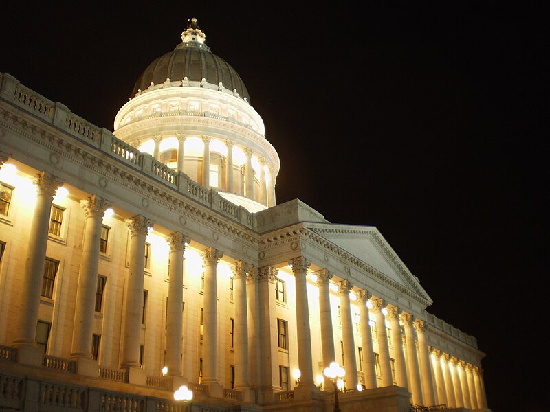 File:Utah State Capitol grounds, Thanksgiving evening - November 2008 - by Brandon Evershed (21) (18145358100).jpg