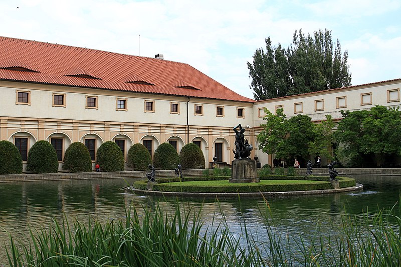 File:Valdštejnský palác (Malá Strana) (2).jpg