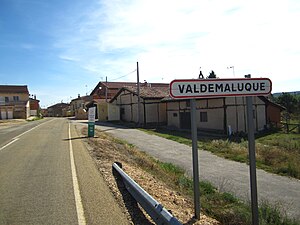 Valdemaluque. Entrada al pueblo desde Ucero.jpg